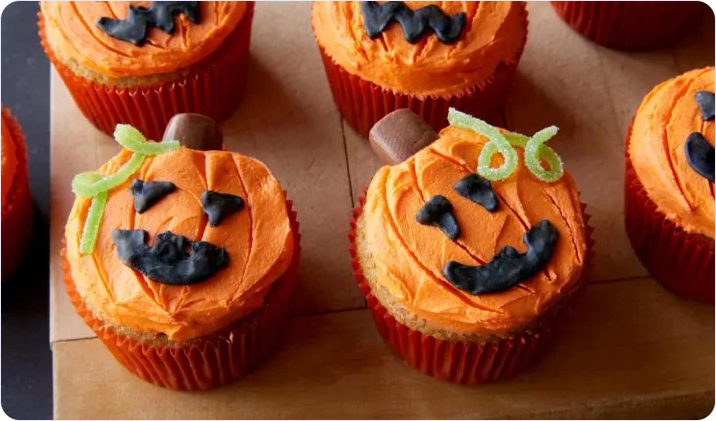 Jack-O-Lantern cupcakes decoration