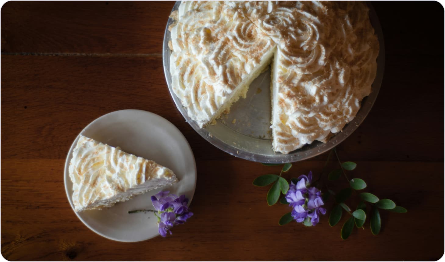 Cake with coconut and almond