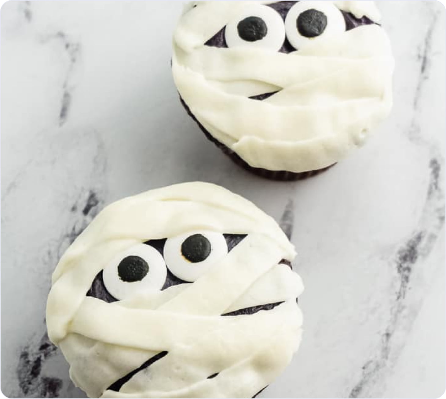 Mummy cupcakes decoration