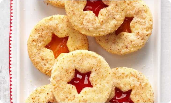  Linzer Cookies with raspberry jam