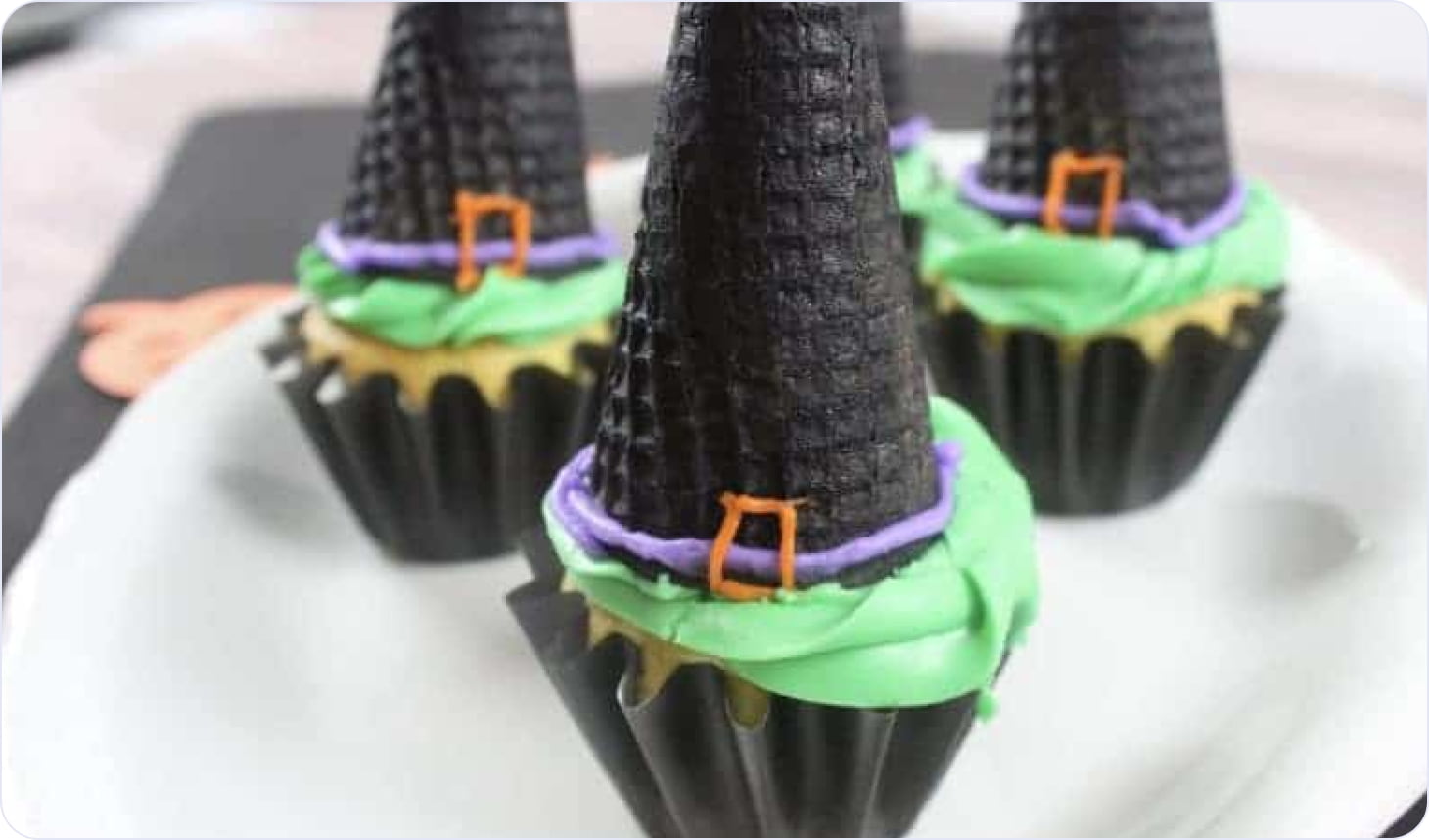 Witch hat cupcakes decoration