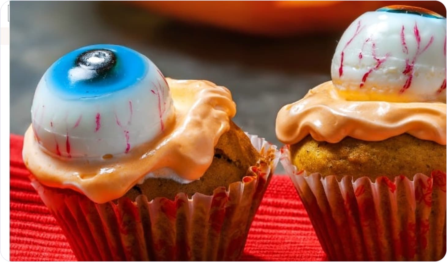 Eyeball cupcakes decoration