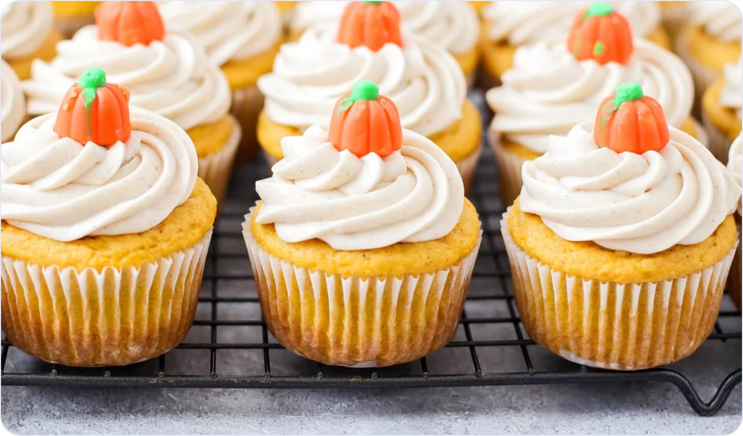 Pumpkin-themed cupcakes