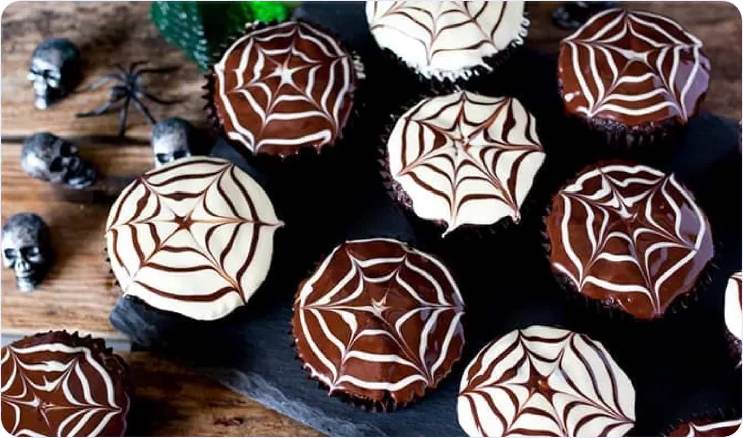 Spider web cupcake decoration