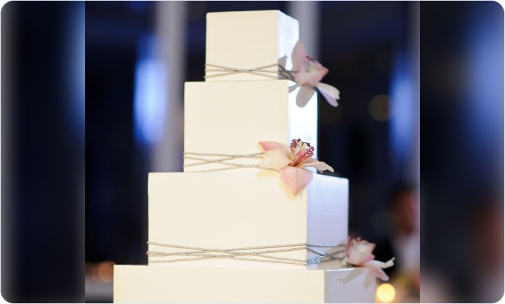 Wedding cake in rectangular shape